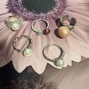 Elegant Silver and freshwater Pearl Ring Set